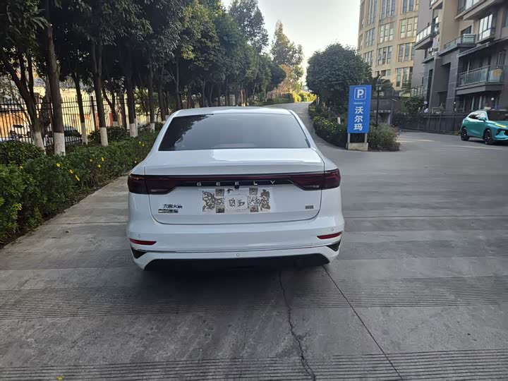 Фото 9 - Geely Emgrand