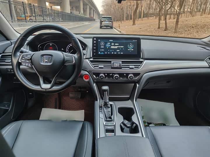 Фото 9 - Honda Accord