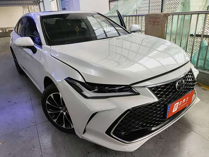 Фото 2 - Toyota Avalon