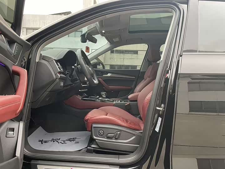 Фото 4 - Audi Q5L