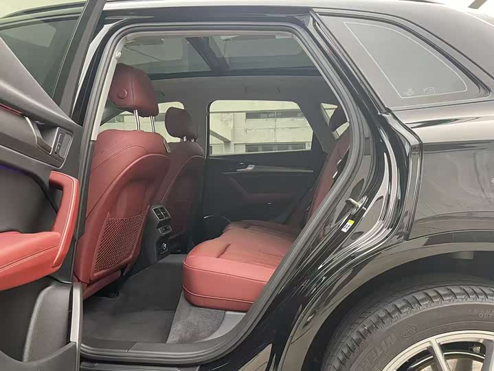 Фото 6 - Audi Q5L