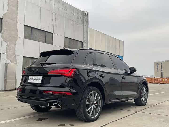 Фото 9 - Audi Q5L