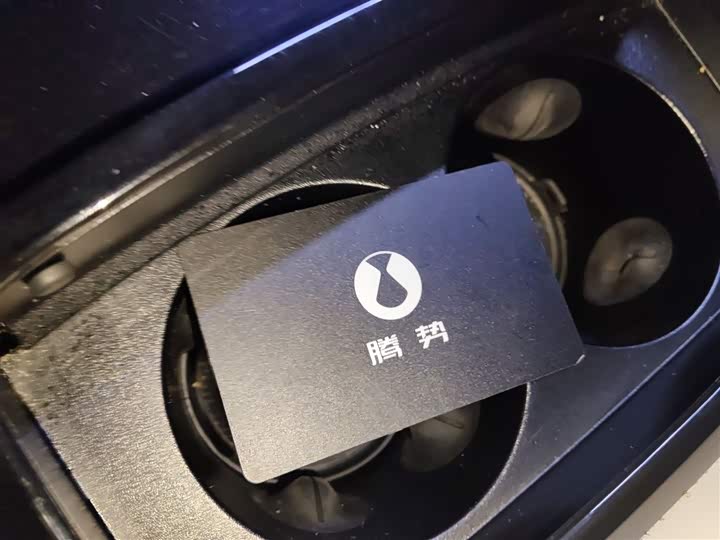 Фото 9 - Denza D9