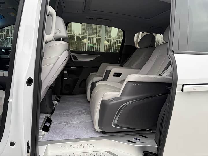 Фото 5 - Buick GL8 ES