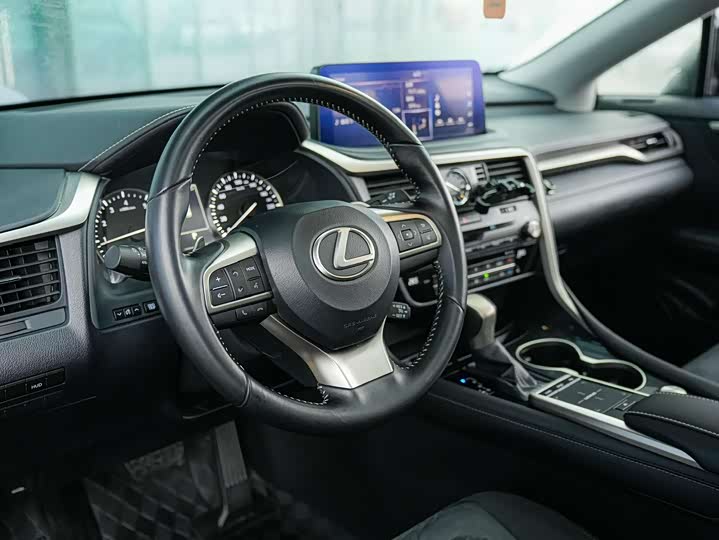 Фото 9 - Lexus RX