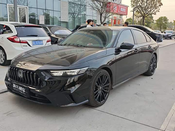 Фото 1 - Honda Inspire