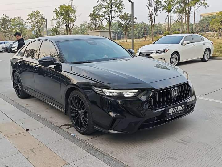 Фото 2 - Honda Inspire