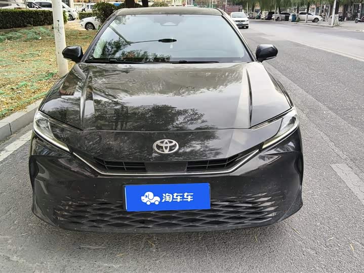 Фото 2 - Toyota Camry