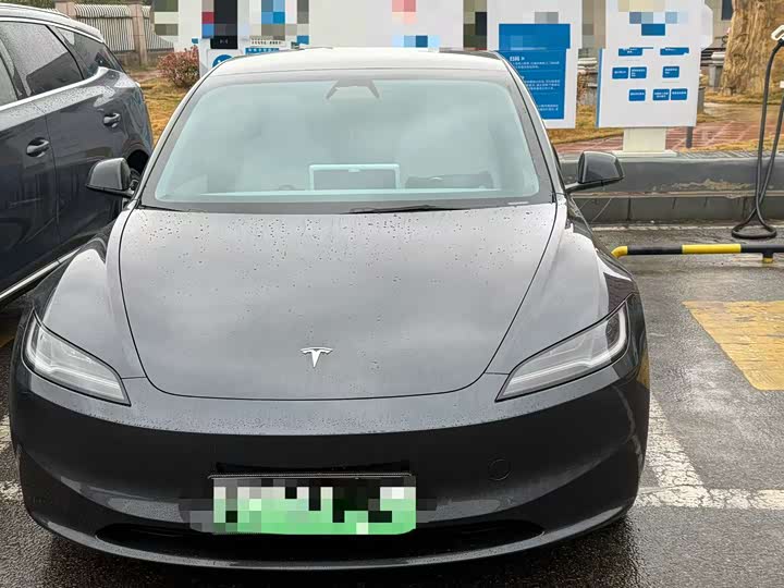 Фото 2 - Tesla Model 3