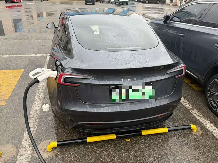 Фото 7 - Tesla Model 3