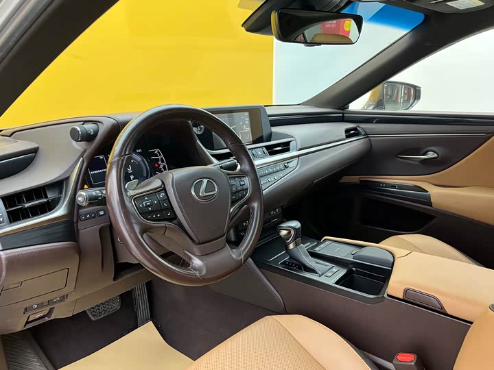 Фото 4 - Lexus ES