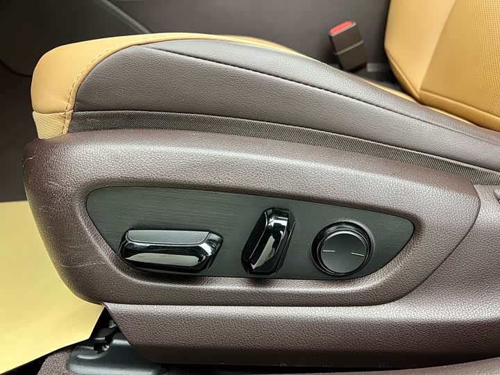 Фото 7 - Lexus ES