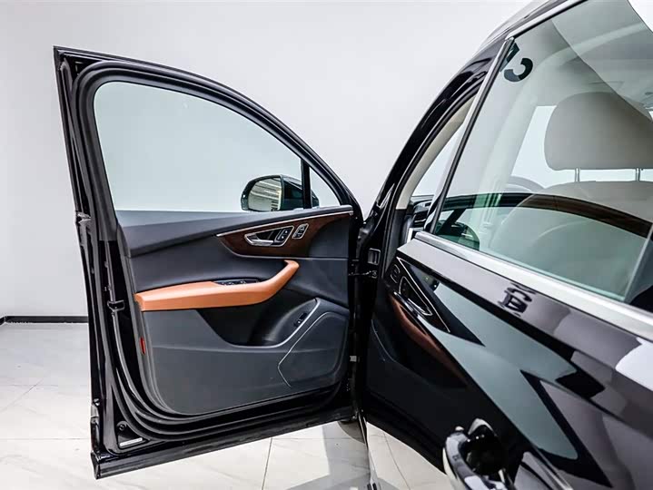 Фото 8 - Audi Q7