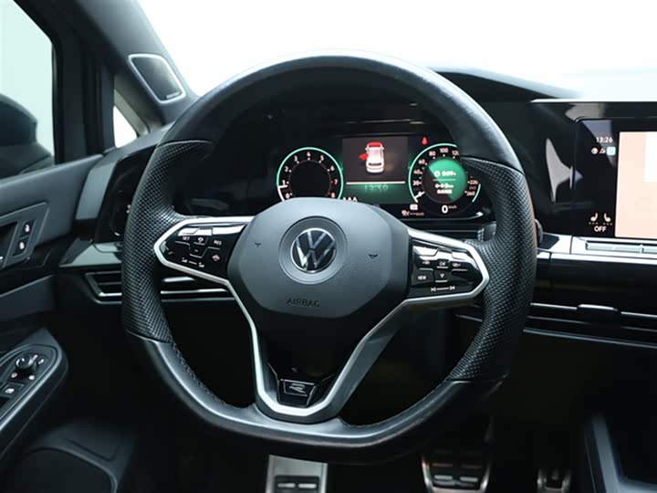 Фото 3 - Volkswagen Golf