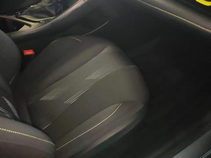 Фото 8 - Roewe i5