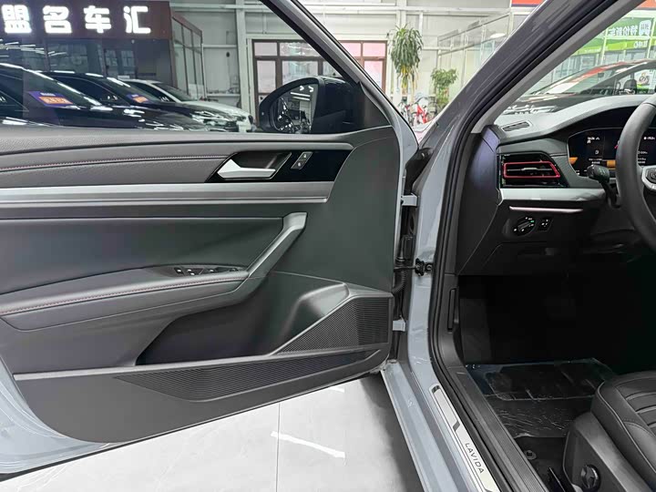 Фото 9 - Volkswagen Lavida