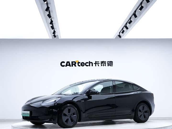 Фото 1 - Tesla Model 3