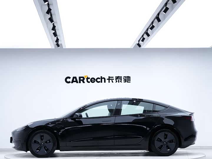 Фото 4 - Tesla Model 3