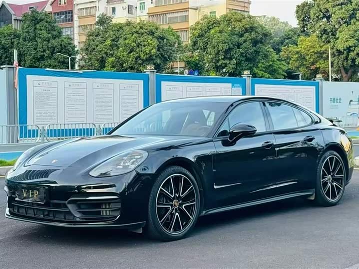 Фото 1 - Porsche Panamera