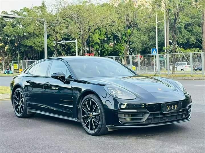 Фото 3 - Porsche Panamera