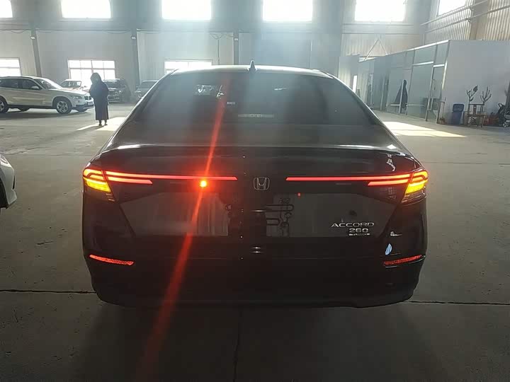 Фото 6 - Honda Accord