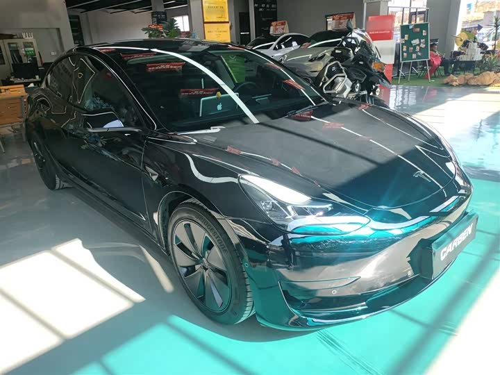 Фото 4 - Tesla Model 3