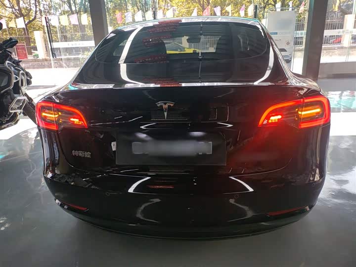 Фото 6 - Tesla Model 3