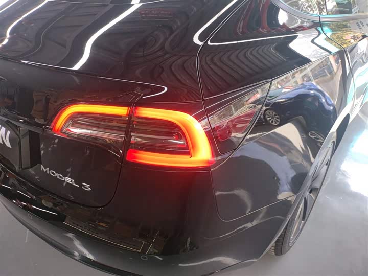 Фото 8 - Tesla Model 3