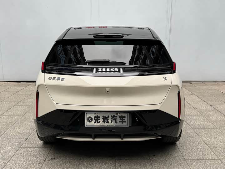 Фото 6 - Zeekr X