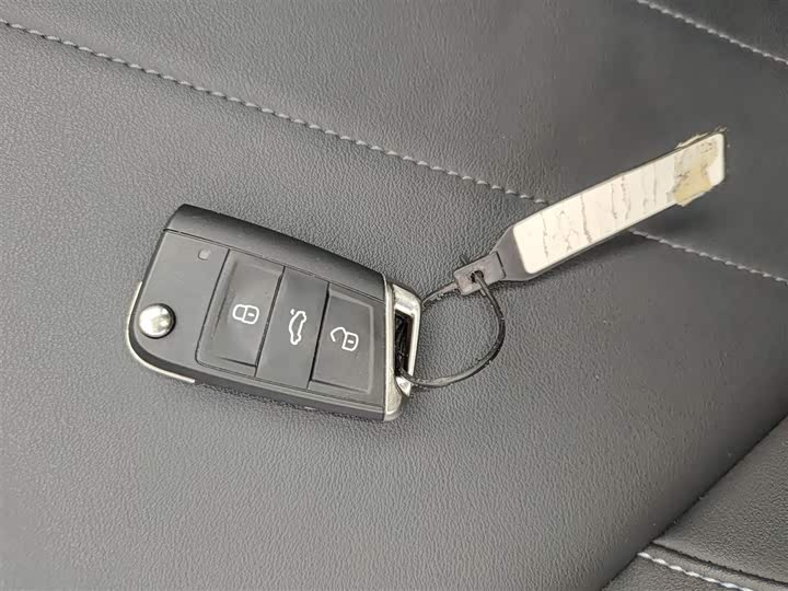 Фото 9 - Volkswagen Tharu