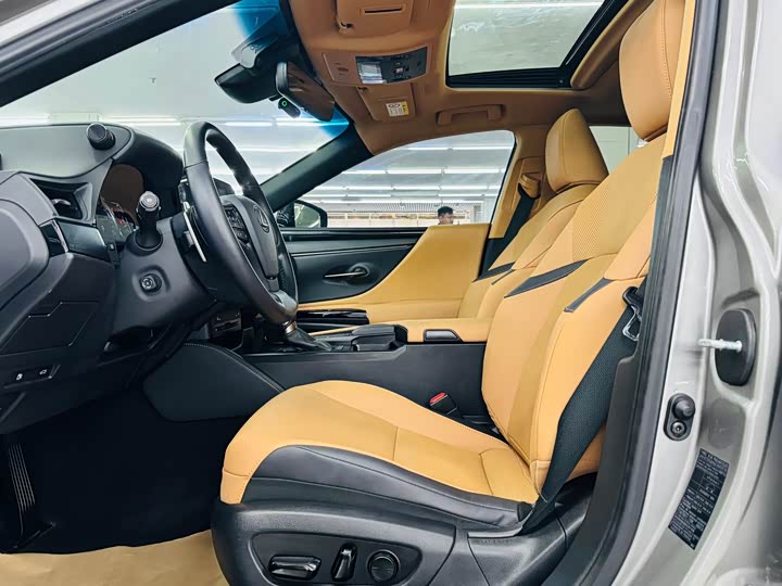 Фото 5 - Lexus ES