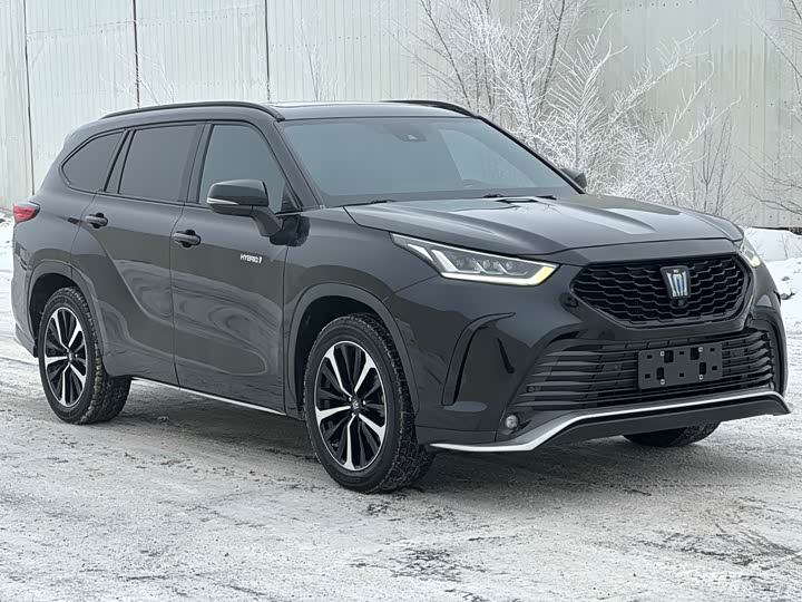 Фото 3 - Toyota Crown Kluger