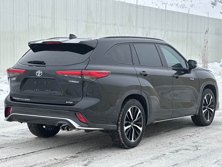 Фото 9 - Toyota Crown Kluger