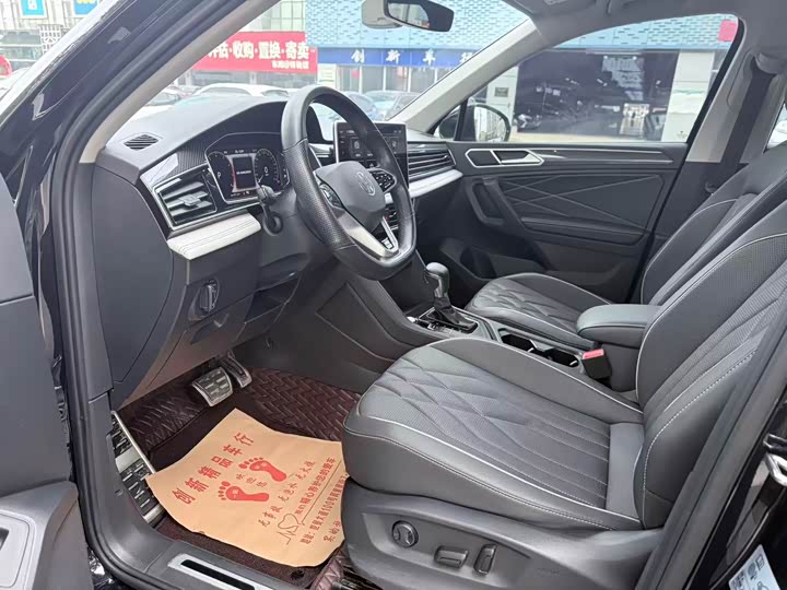 Фото 3 - Volkswagen Tiguan L Pro