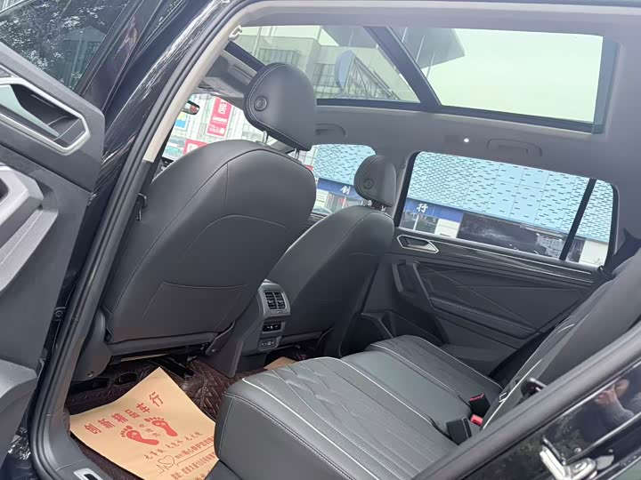 Фото 5 - Volkswagen Tiguan L Pro