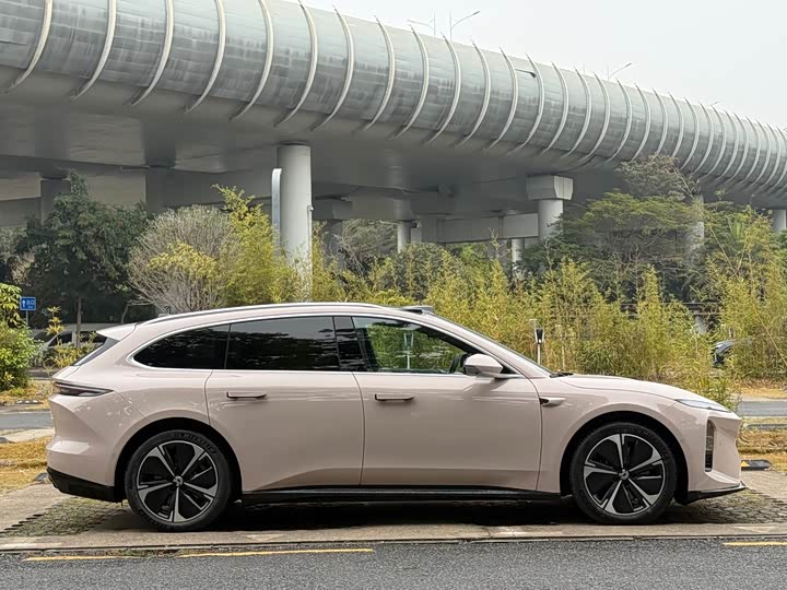 Фото 6 - Nio ET5T