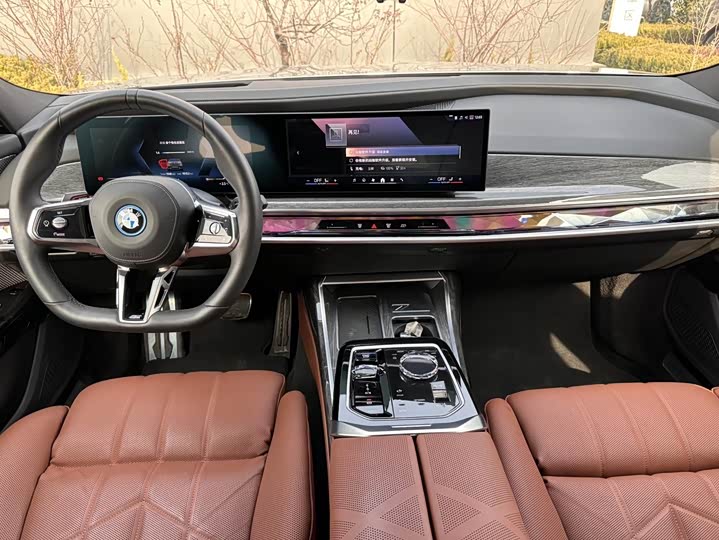 Фото 8 - BMW i7