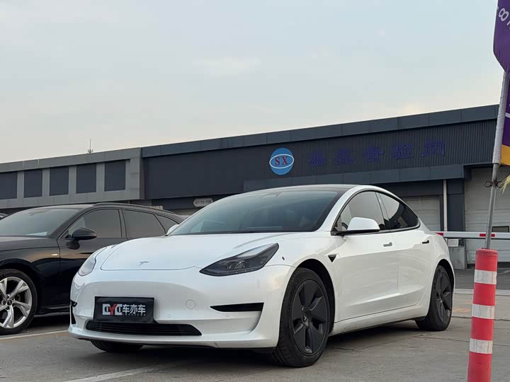 Фото 1 - Tesla Model 3