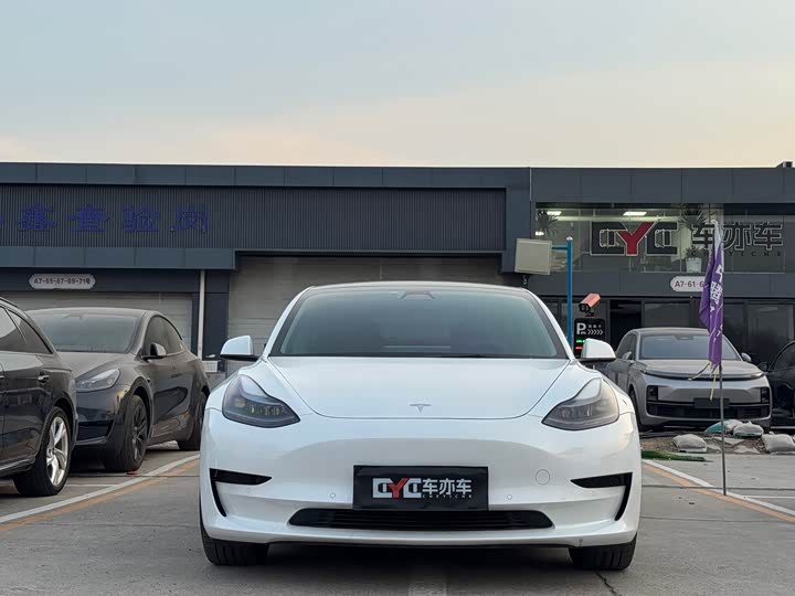 Фото 2 - Tesla Model 3