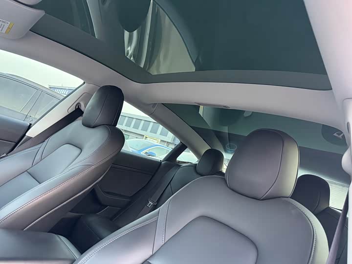 Фото 8 - Tesla Model 3
