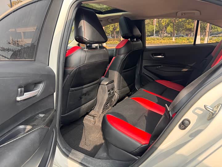 Фото 8 - Toyota Corolla