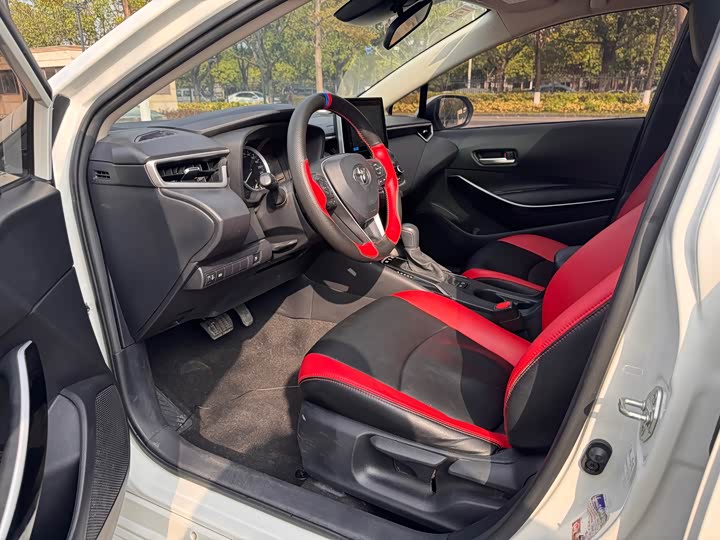 Фото 9 - Toyota Corolla