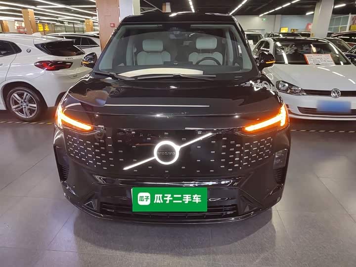 Фото 3 - Volvo EM90