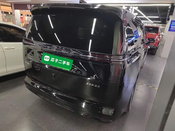 Фото 7 - Volvo EM90