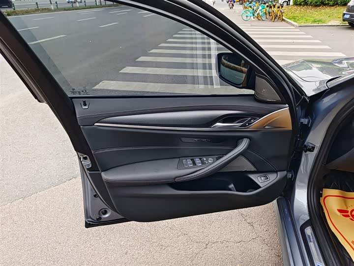 Фото 6 - BMW 5 Series