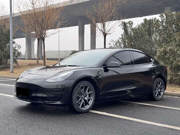 Фото 2 - Tesla Model 3