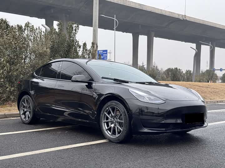 Фото 3 - Tesla Model 3