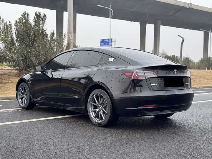 Фото 5 - Tesla Model 3