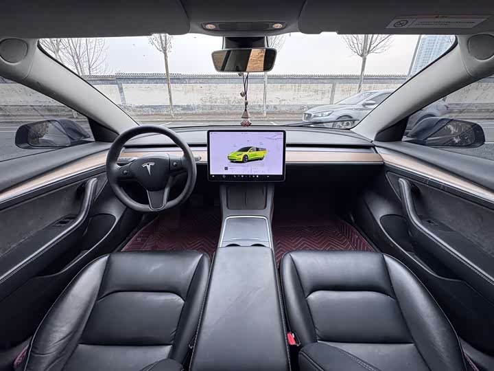 Фото 8 - Tesla Model 3