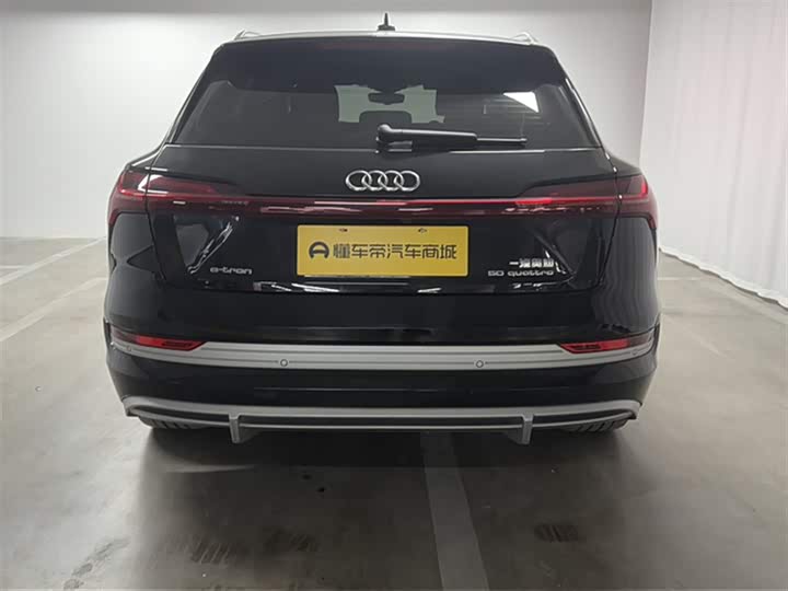 Фото 7 - Audi e-tron